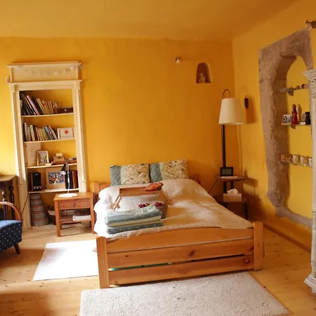 Apartment Na Zlatom Dvore, Historicky Dvor V Srdci Stiavnice *